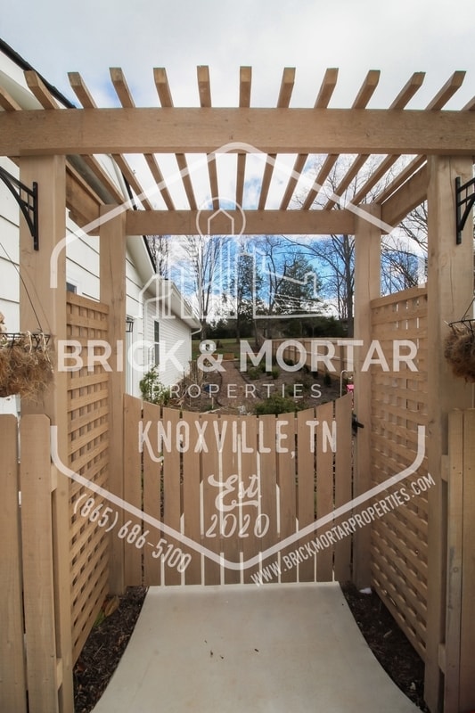 Building Photo - 1416 Myart Ln