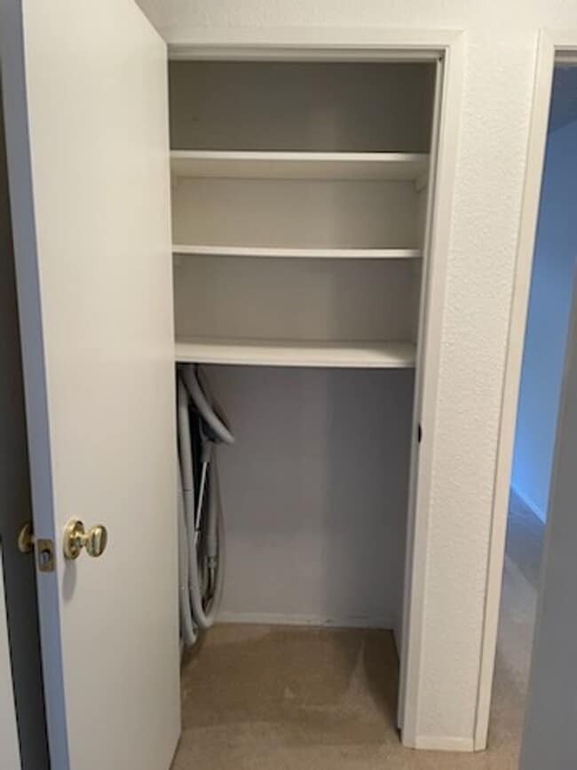 Building Photo - University Place Ground Floor Apartment Ho...