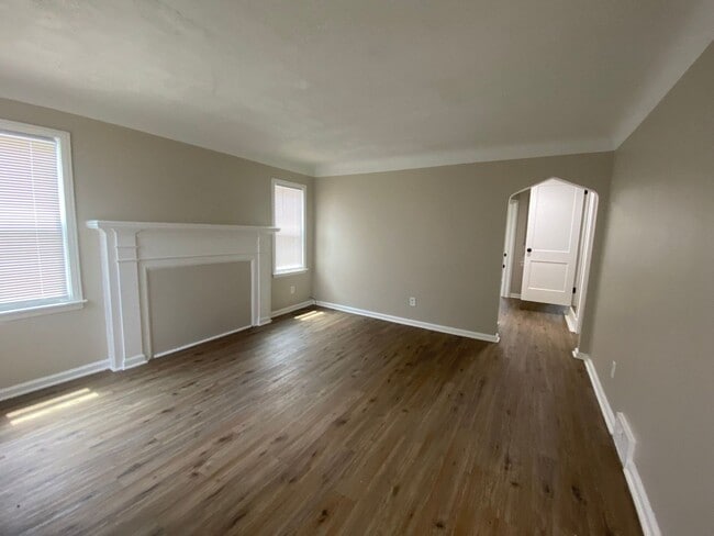 Building Photo - Renovated 3-Bedroom Home – We Welcome Sect...