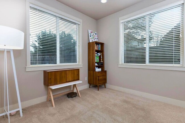 Building Photo - GORGEOUS 5 Bedroom Home in Sammamish