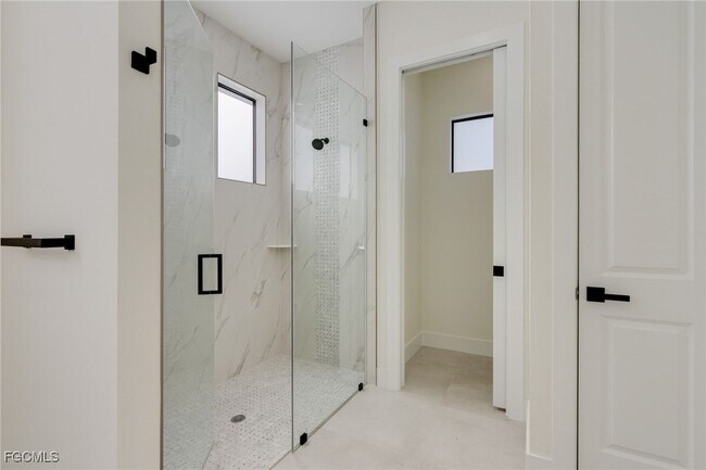 Building Photo - 153 SE 21st St