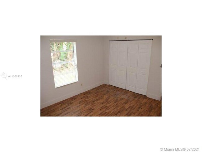 Building Photo - 1406 Arpeika St