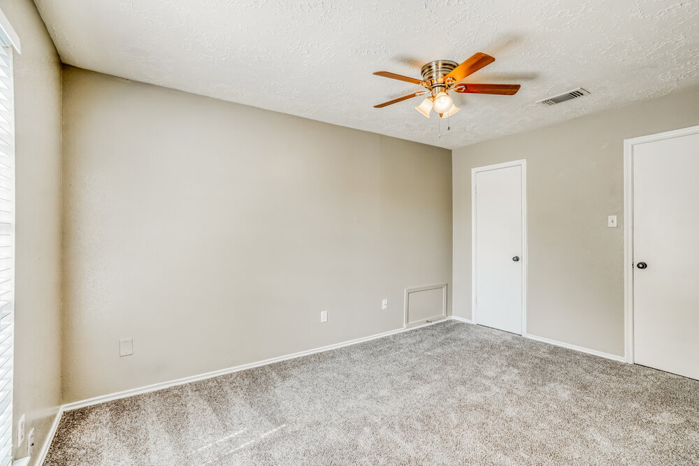 Building Photo - 20110 River Brook Dr