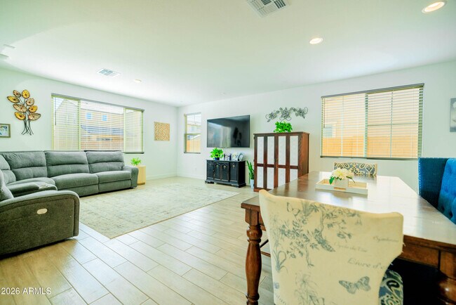 Building Photo - 21513 E Sparrow Dr