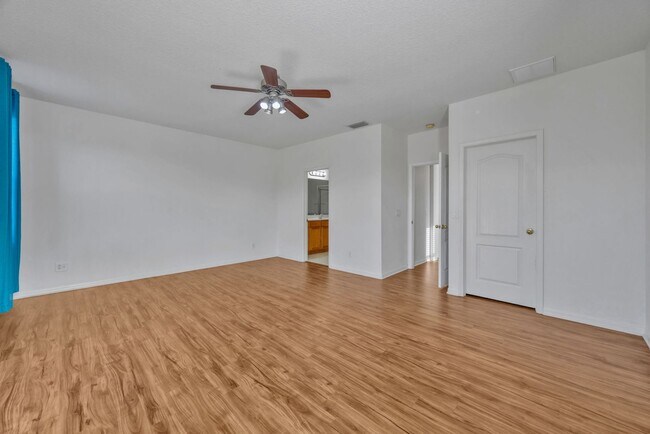 Building Photo - 10414 Tulip Field Way