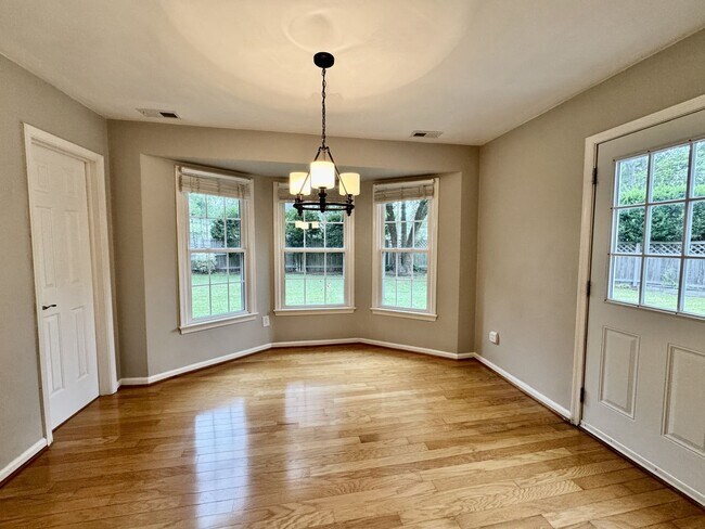 Building Photo - 4-Bedroom Home In Great Neck Meadows! Ready NOW!!! Fenced Backyard! HUGE Corner Lot! Dog Friendly!