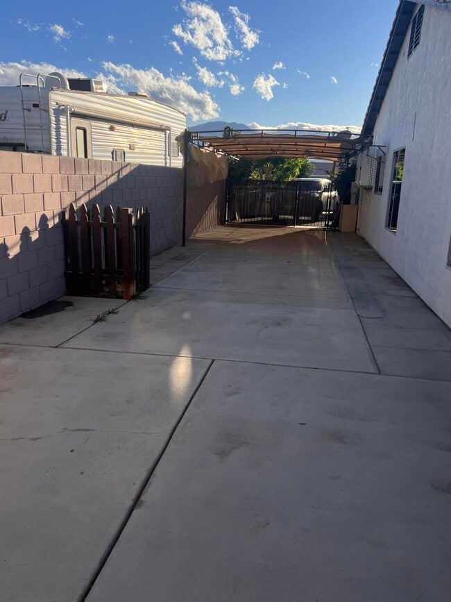 Building Photo - 83144 Albion Dr