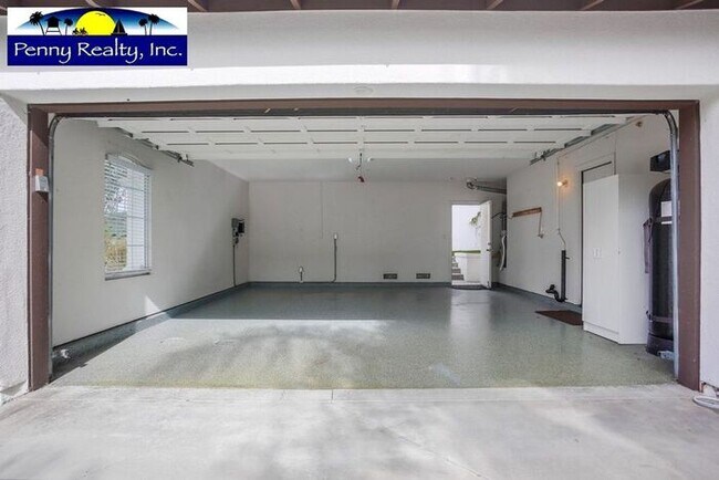 Building Photo - Stunning 4 Bedroom 3.5 Bath Home in the Co...