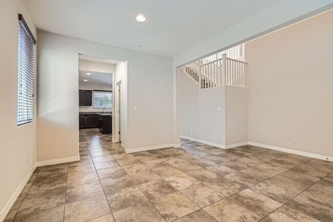 Building Photo - Dont Miss This Gorgeous 4 bed 3 bath plus Loft!