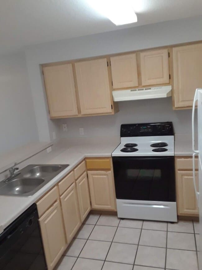 Building Photo - Fairway Island 534