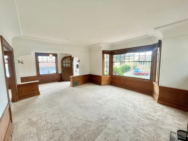 Building Photo - Westwood Park - Stunning 4BR+ / 2 BA Home ...