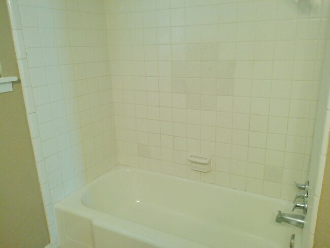 Building Photo - 10609 Kingwood Dr