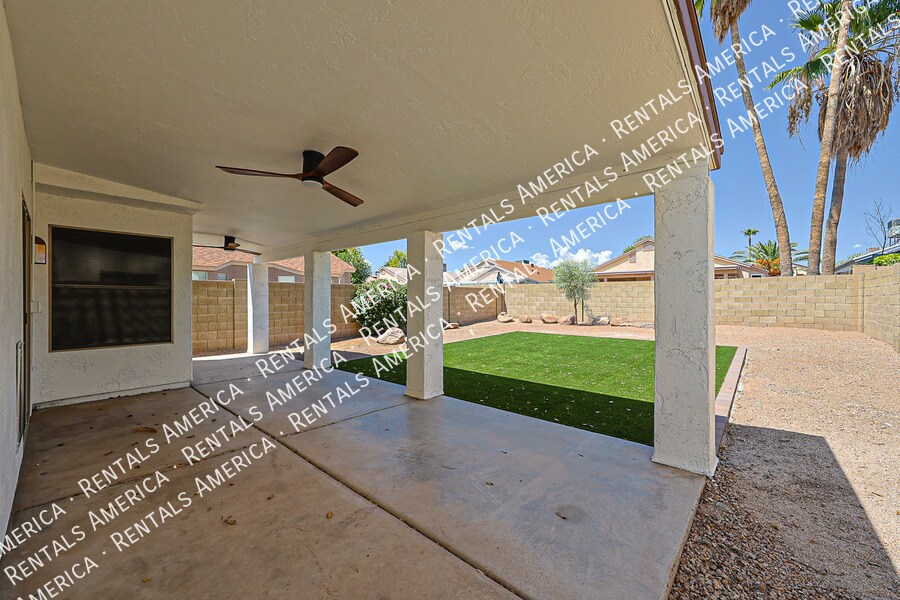 Building Photo - 4018 W Camino Vivaz