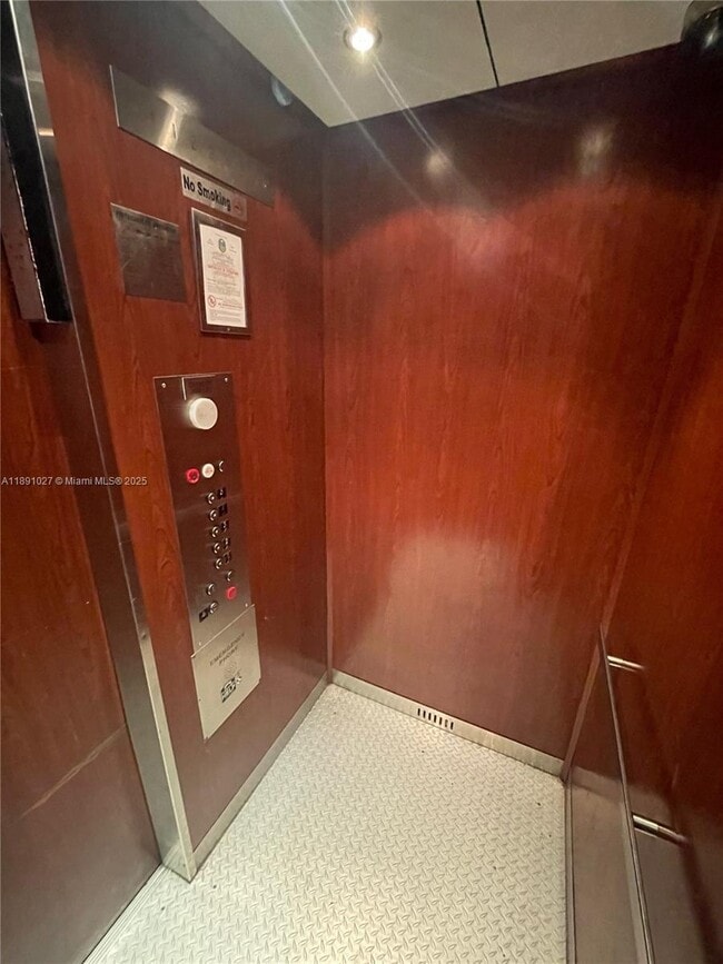 Building Photo - 1805 Sans Souci Blvd