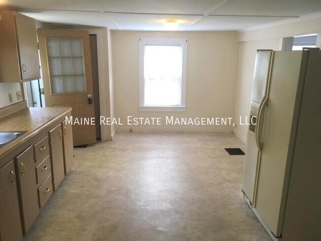 Building Photo - 35a Coldbrook Rd