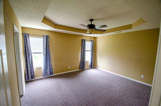 Building Photo - 2322 Middle View Dr