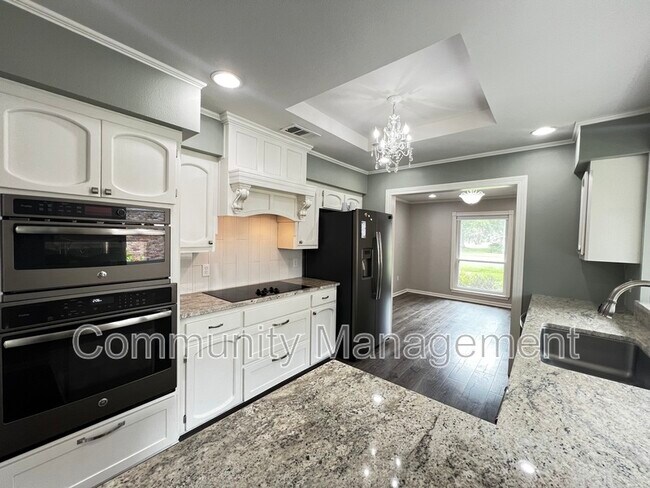 Building Photo - 13741 Willowridge Ave