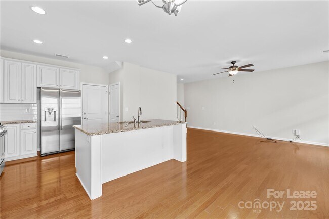 Building Photo - 7433 White Elm Ln