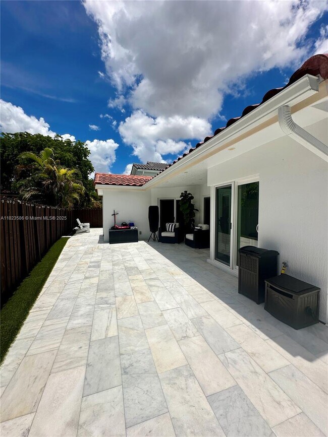 Building Photo - 5020 SW 154th Ave
