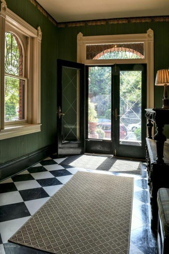 Building Photo - 1454