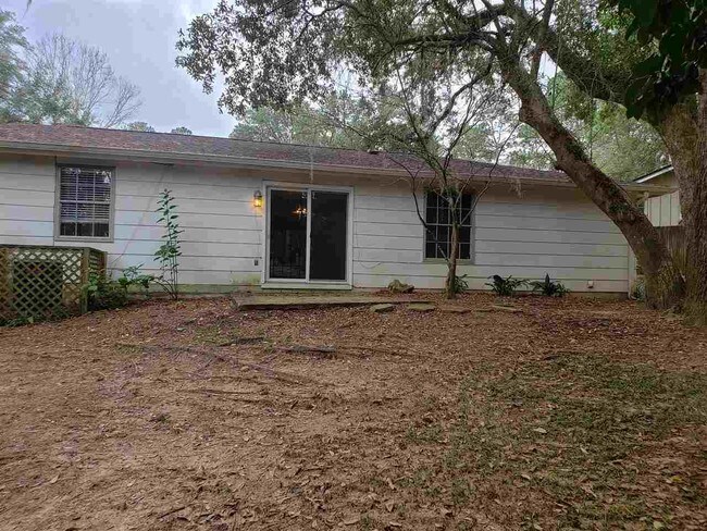 Building Photo - 2413 Tree Top Ct