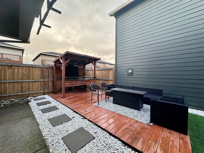 Building Photo - Modern 3-Bedroom 2.5 Bath Single Family Home in Gresham!