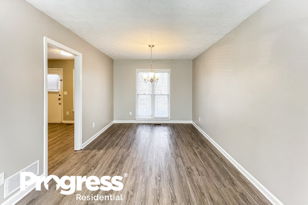 Building Photo - 700 Gregory Manor Dr SW