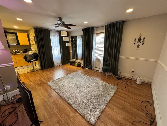 Primary Photo - 18 Plimpton Ave