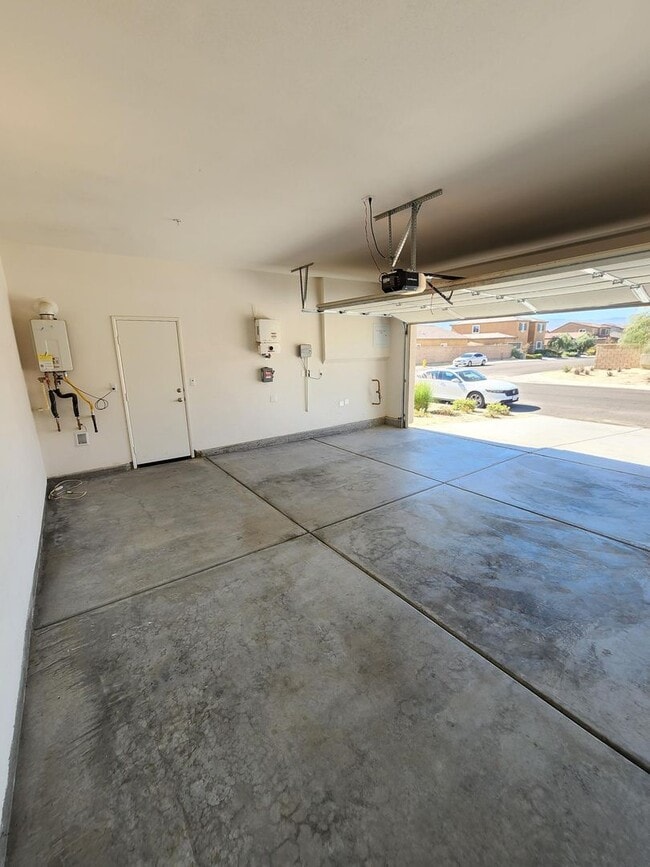 Building Photo - Newer 4 Bed / 3 bath Home MOVE-IN NOW SPECIAL!