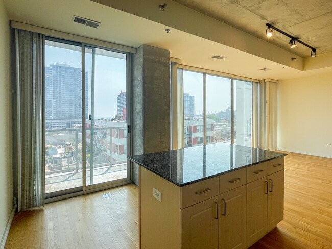 Island Kitche - 1620 S Michigan Ave