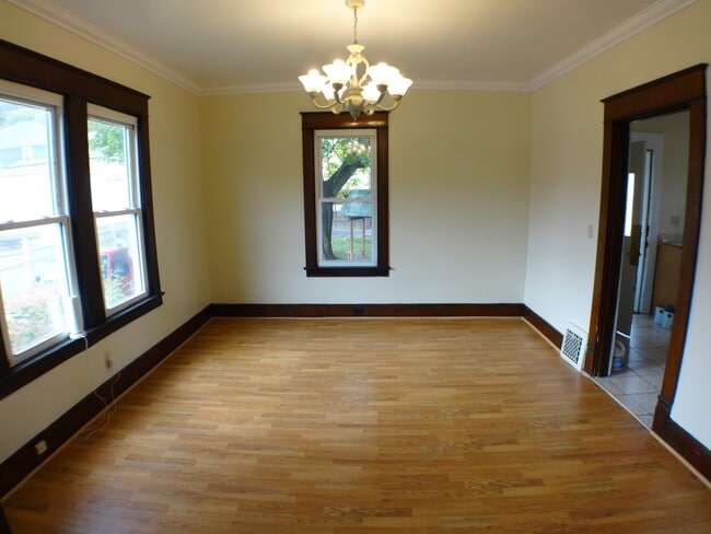 Building Photo - Nice Home in a Good Downtown Location with...