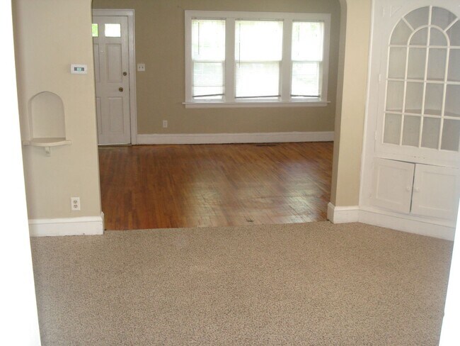 Building Photo - 400-402 Burr