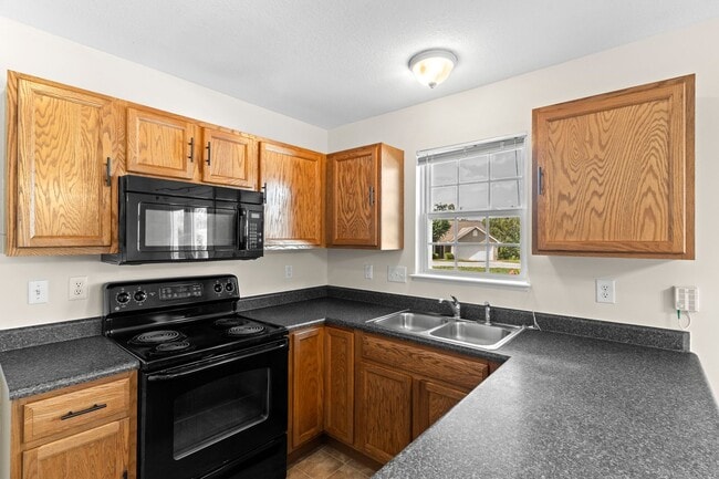 Building Photo - Great Townhouse - Convenient Arden Location