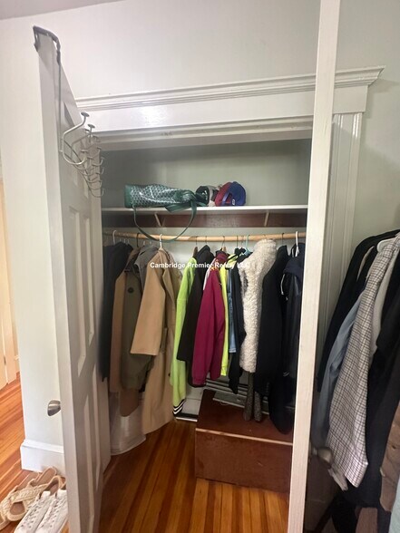 Building Photo - 399 School St