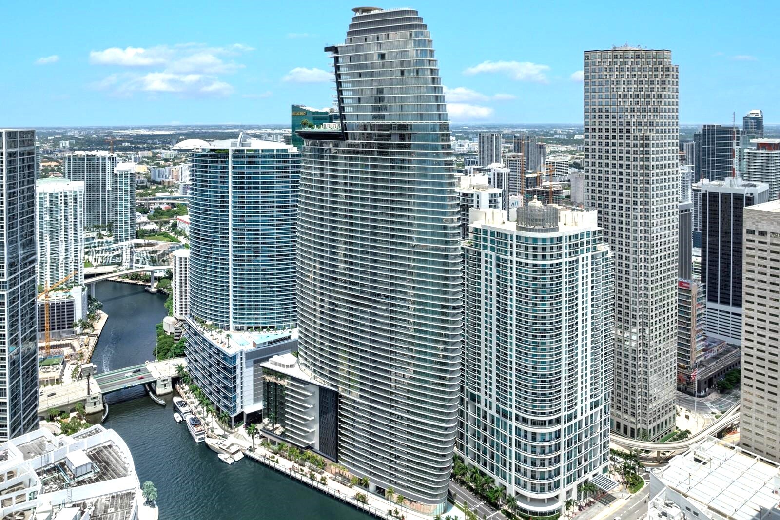 Building Photo - 300 Biscayne Blvd Way