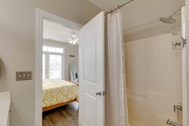 Building Photo - FURNISHED "WORK FROM HOME" RENTAL, QUIET N...
