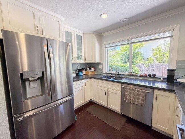 Building Photo - Quite Cul-De-Sac Pleasant Hill Home