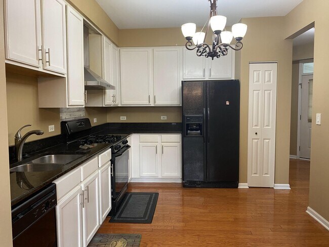 Building Photo - 2824 White Thorn Cir