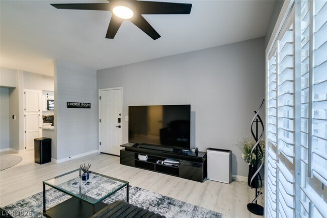 Building Photo - 7255 W Sunset Rd