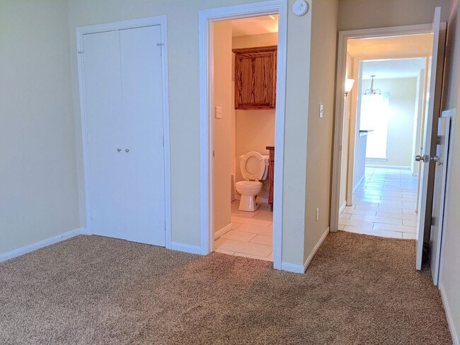 Building Photo - IMMEDIATE MOVE IN!!!  AMAZING 4 BED/3.5 BA...