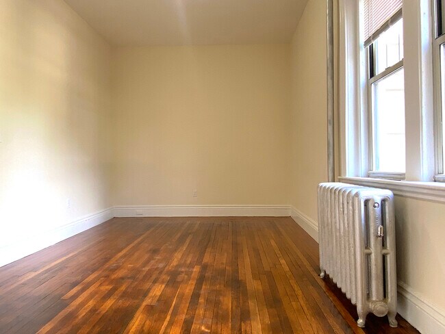 Building Photo - 27 Park Dr