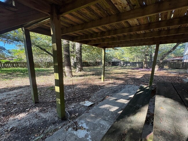 Building Photo - 2014 Oak Shores Dr