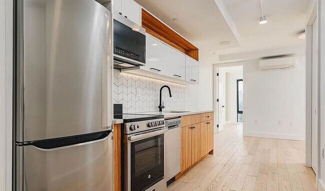 Building Photo - 60 W 125th St