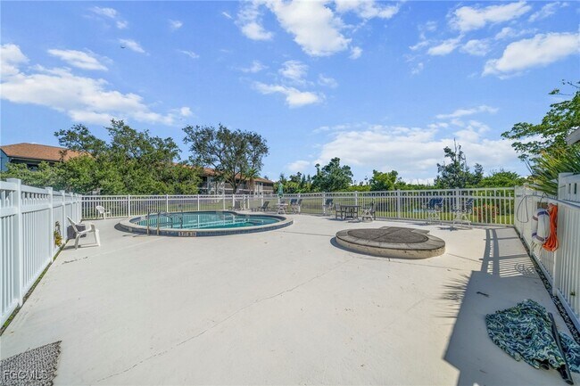 Building Photo - 10022 Oxfordshire Ln SW