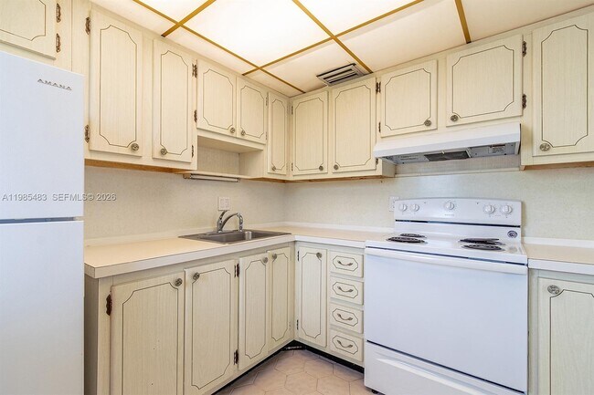 Building Photo - 700 Layne Blvd