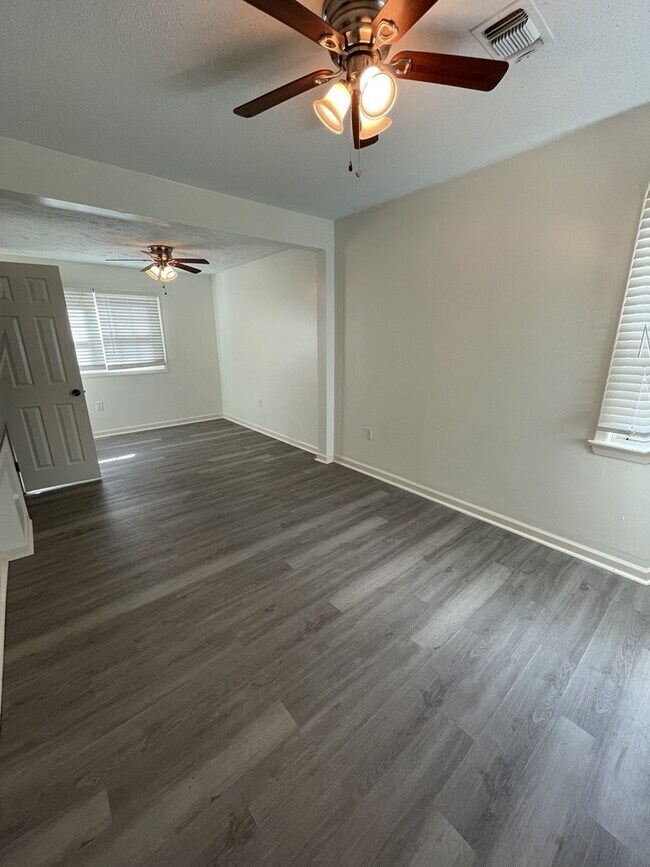 Building Photo - 231 S Sunset Terrace