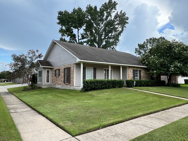Primary Photo - Woodlawn Estates