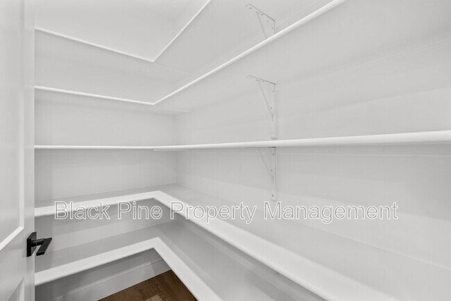 Building Photo - 4642 N Maple Grove Rd