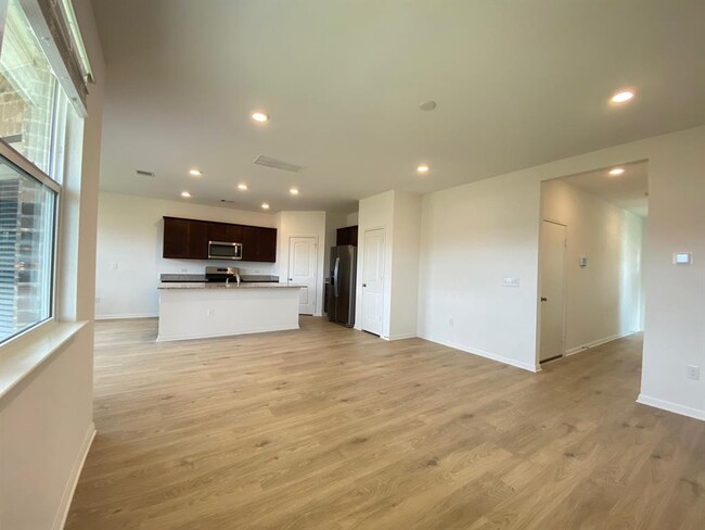 Building Photo - 404 Brody Ln