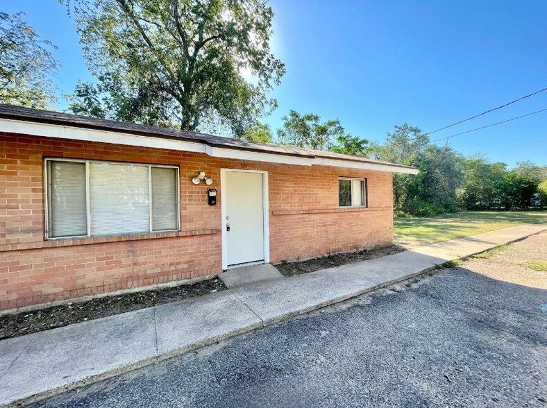 Primary Photo - 1120 Elm Ave